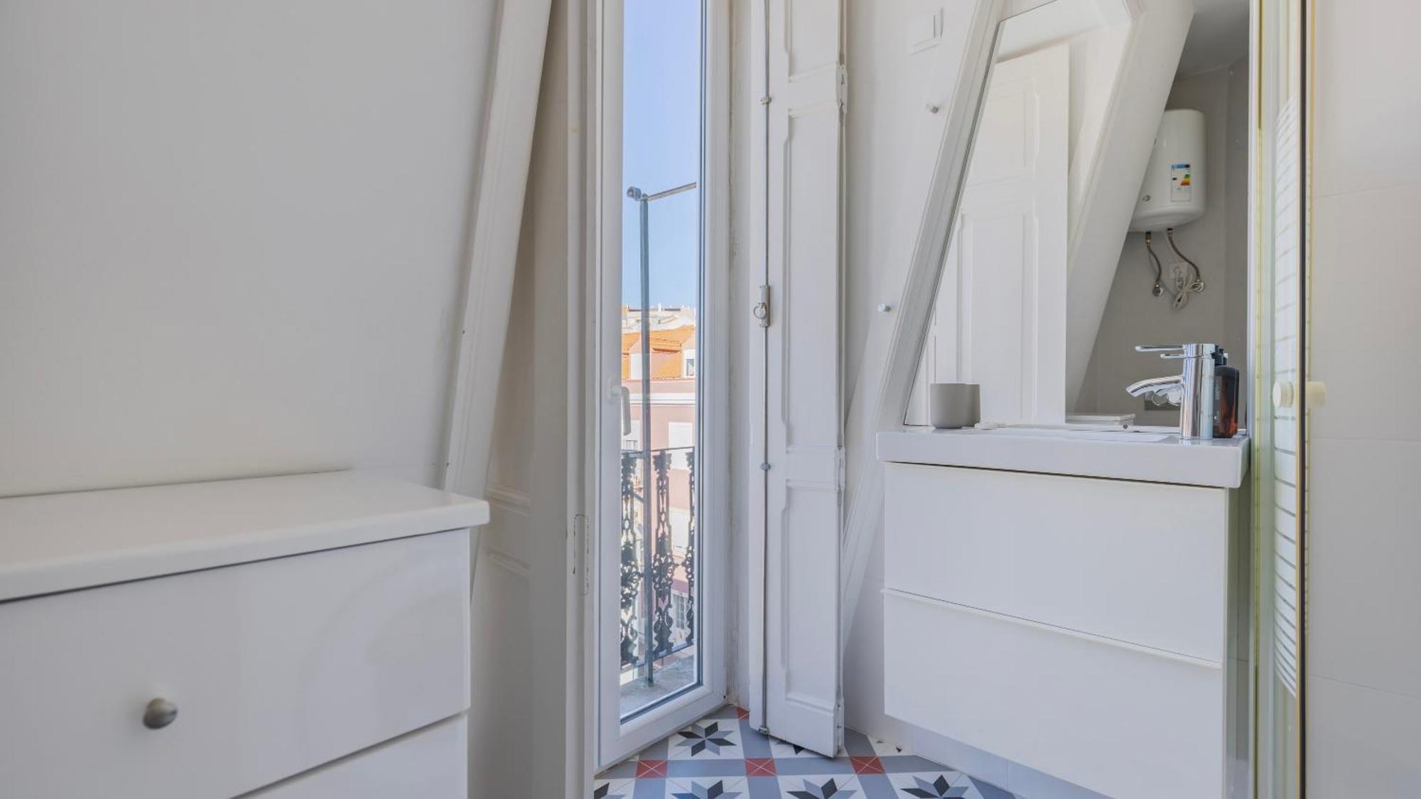Classic Topfloor Apartment By Lovelystay Lisboa Exterior foto
